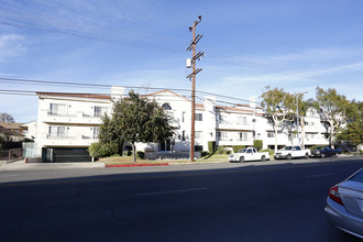 14749 Magnolia Blvd in Van Nuys, CA - Building Photo - Building Photo