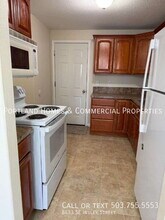 8433 SE Insley St in Portland, OR - Building Photo - Building Photo