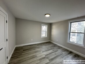 58 Burrell St, Unit R in Boston, MA - Building Photo - Building Photo