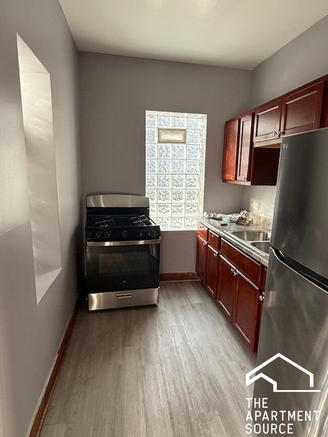 property at 1142 S Francisco Ave