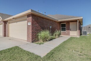 9806 Avenue W in Lubbock, TX - Building Photo