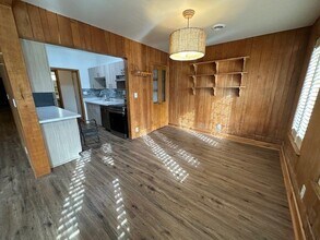 600 E Ogden Ave, Unit UW in Milwaukee, WI - Building Photo - Building Photo