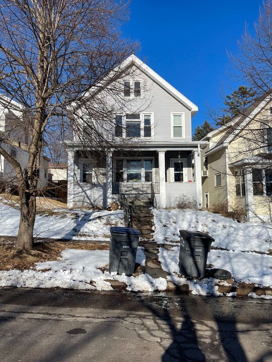 510 N 23rd Ave W in Duluth, MN - Foto de edificio