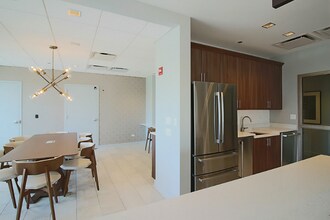 144 W Roosevelt Rd in Chicago, IL - Building Photo - Building Photo