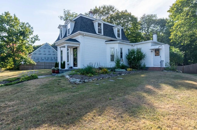 1104 Pleasant St in Weymouth, MA - Building Photo - Building Photo