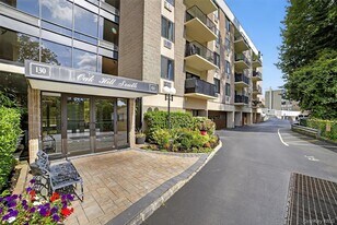 130 Colonial Pkwy in Yonkers, NY - Building Photo
