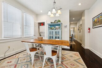 819 Olga St, Unit Mid City 2Bed 2Bath in New Orleans, LA - Foto de edificio - Building Photo