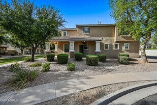 1528 S Roadrunner Dr in Gilbert, AZ - Building Photo