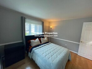 38 Carey Ave, Unit 3 in Watertown, MA - Building Photo - Building Photo