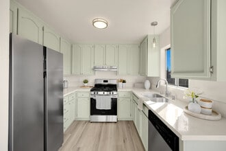 7327 Exeter St, Unit 104 in Paramount, CA - Building Photo - Building Photo