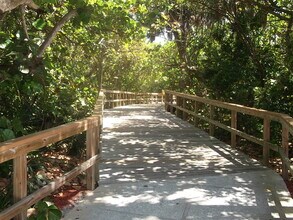 951 De Soto Rd, Unit 326 in Boca Raton, FL - Building Photo - Building Photo