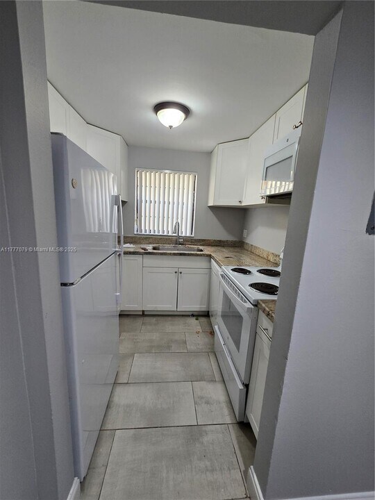 11262 Royal Palm Blvd in Coral Springs, FL - Building Photo