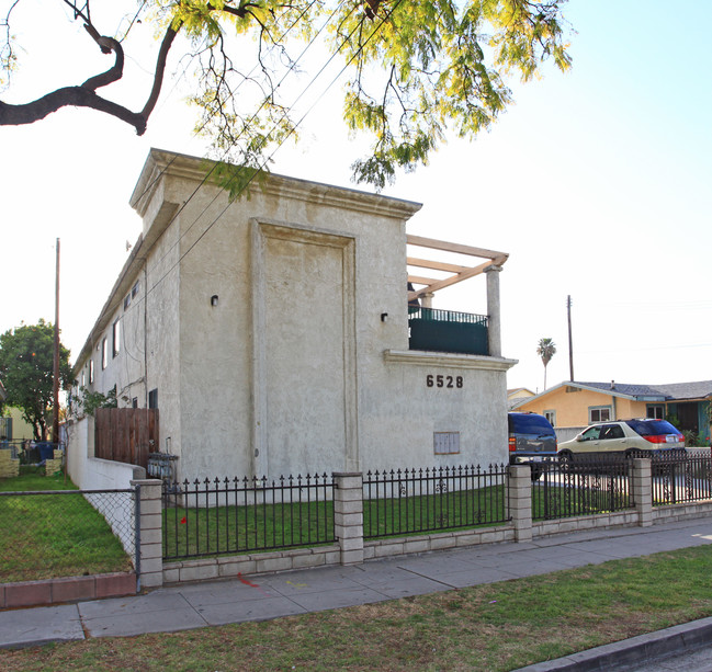 6528 Vinevale Ave in Bell, CA - Building Photo - Building Photo