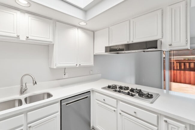 8262 Manifesto Cir in Huntington Beach, CA - Building Photo - Building Photo