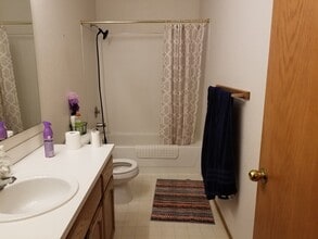 6411 72nd Dr NE in Marysville, WA - Foto de edificio - Building Photo