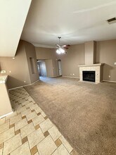 400 Gandola Dr in Bakersfield, CA - Building Photo - Building Photo