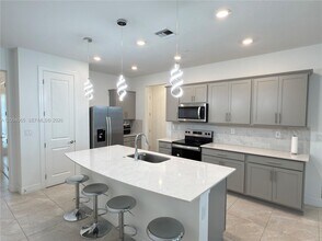 8344 NW 7th Pl in Plantation, FL - Foto de edificio - Building Photo