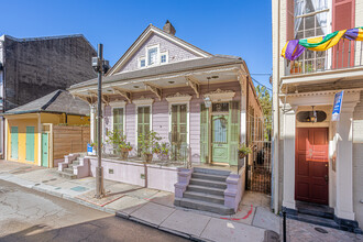 823-825 Burgundy St in New Orleans, LA - Building Photo - Building Photo