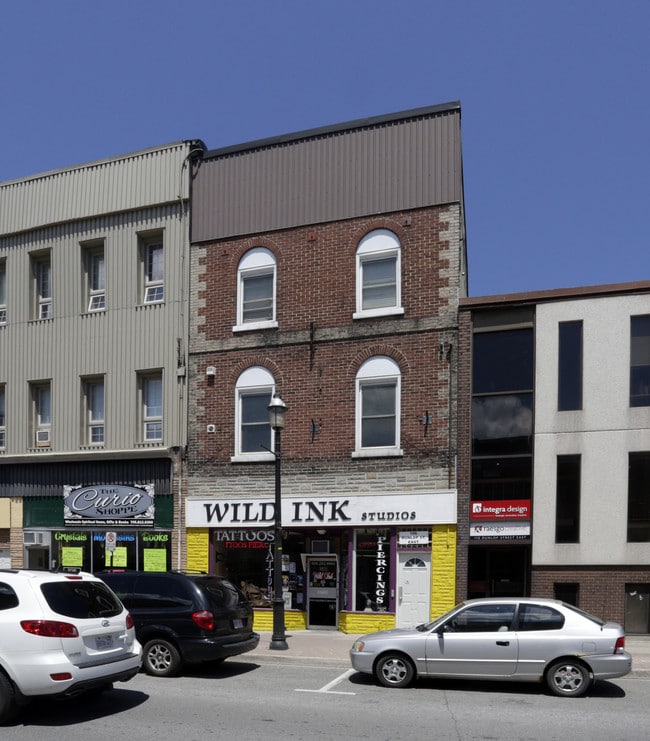 106 Dunlop St E