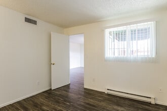 Alvernon Plaza in Tucson, AZ - Building Photo - Building Photo