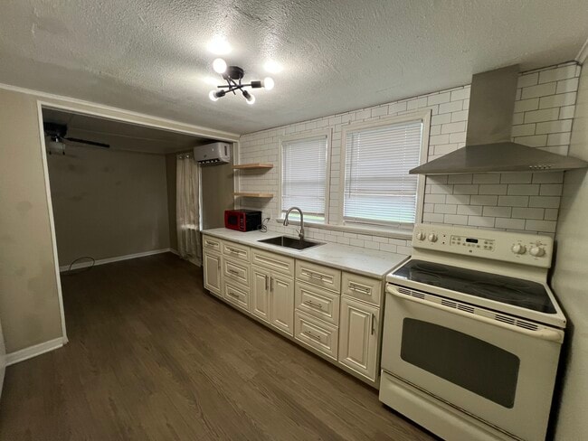 property at 1550 Robin St