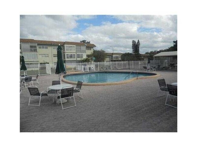 613 Margate Ct in Margate, FL - Building Photo - Building Photo