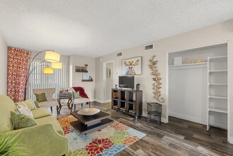 Villa Toscana in Phoenix, AZ - Building Photo - Building Photo