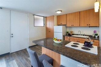 855 Olokele Ave in Honolulu, HI - Building Photo - Building Photo