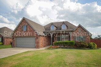 1611 W Austin Pl in Broken Arrow, OK - Building Photo - Building Photo