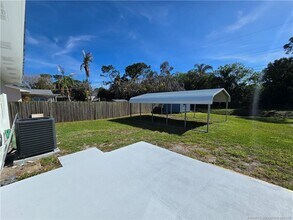 5968 SE Avalon Dr in Stuart, FL - Building Photo - Building Photo