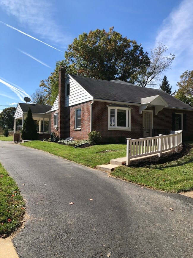 property at 1608 Linden Ave