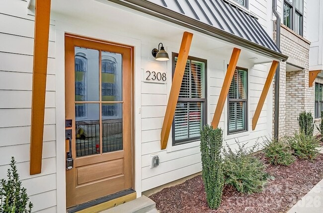 2308 Chamberlain Ave in Charlotte, NC - Foto de edificio - Building Photo