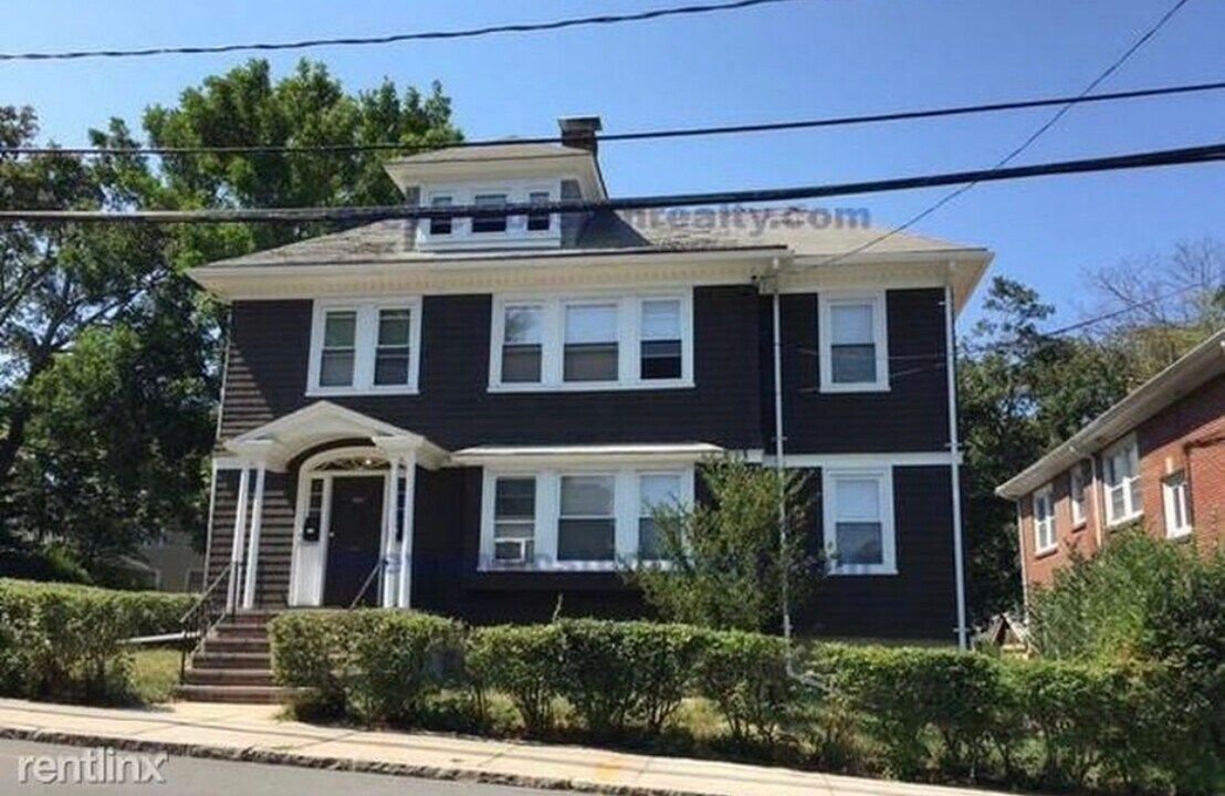 289 Foster St, Unit #1 in Boston, MA - Foto de edificio