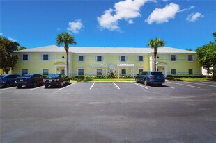 204 Pompano Dr SE in St. Petersburg, FL - Building Photo