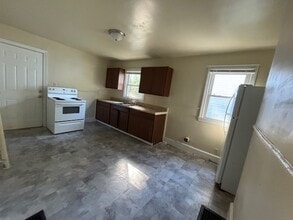 2721 Ivy Ave in Winston-Salem, NC - Foto de edificio - Building Photo