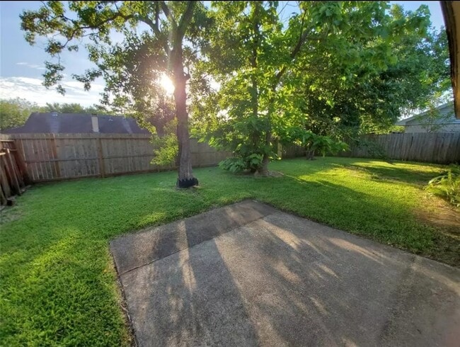 8715 Yvonne Dr in Houston, TX - Building Photo - Building Photo