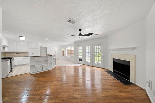 property at 2406 Parkwood Ln