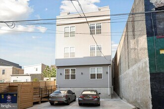 2513 N Howard St, Unit 301 in Philadelphia, PA - Foto de edificio - Building Photo