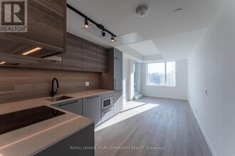 1050-1050 Eastern Ave in Toronto, ON - Building Photo - Building Photo