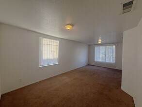 615 Harrison Ave in Las Vegas, NV - Building Photo - Building Photo