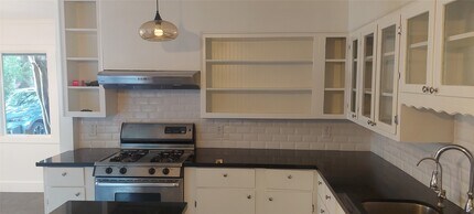 4629 Cedar Oaks Ln in Bellaire, TX - Building Photo - Building Photo