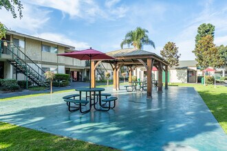 Garden View Apartments in Garden Grove, CA - Building Photo - Building Photo