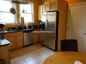 15 Loveland Rd, Unit 1 in Brookline, MA - Building Photo