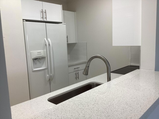 222 N Federal Hwy, Unit 220 in Deerfield Beach, FL - Building Photo - Building Photo