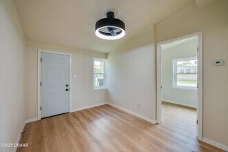 259 Jefferson St, Unit 1 in Daytona Beach, FL - Foto de edificio - Building Photo