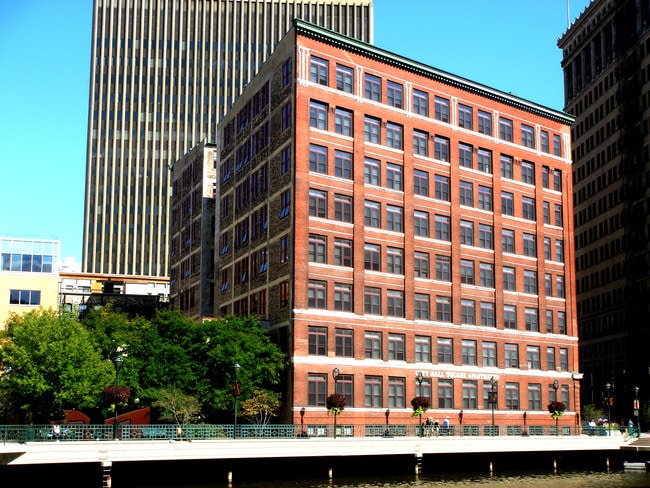 City Hall Square Apartments in Milwaukee, WI - Foto de edificio - Building Photo