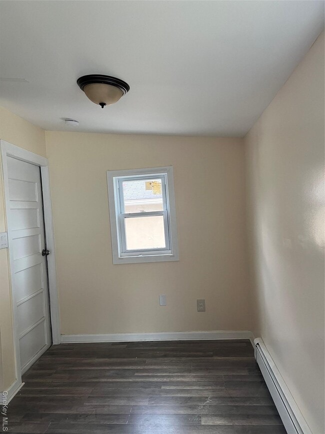 32 Wellington St in Hempstead, NY - Building Photo - Building Photo