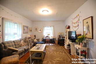 132 Kilsyth Rd, Unit 2 in Boston, MA - Foto de edificio - Building Photo
