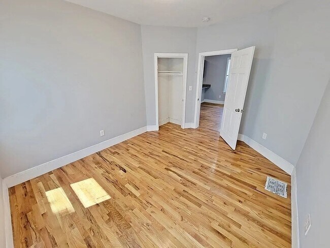 39 Pinckney St, Unit #1 in Somerville, MA - Building Photo - Building Photo