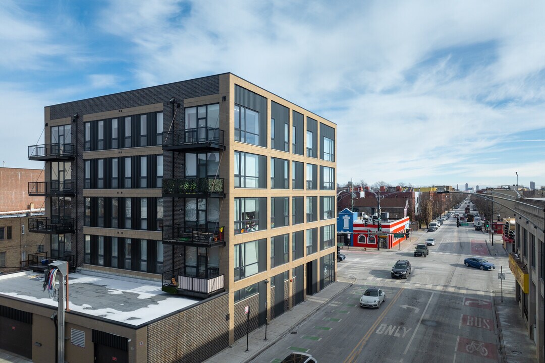 2406 W Armitage Ave in Chicago, IL - Building Photo